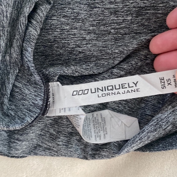 Lorna Jane mesh workout top - Picture 5 of 5